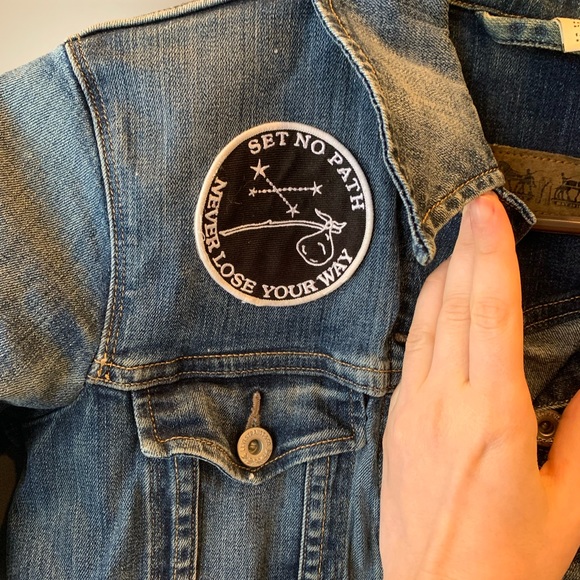 Levi’s Denim Jacket - Picture 3 of 6